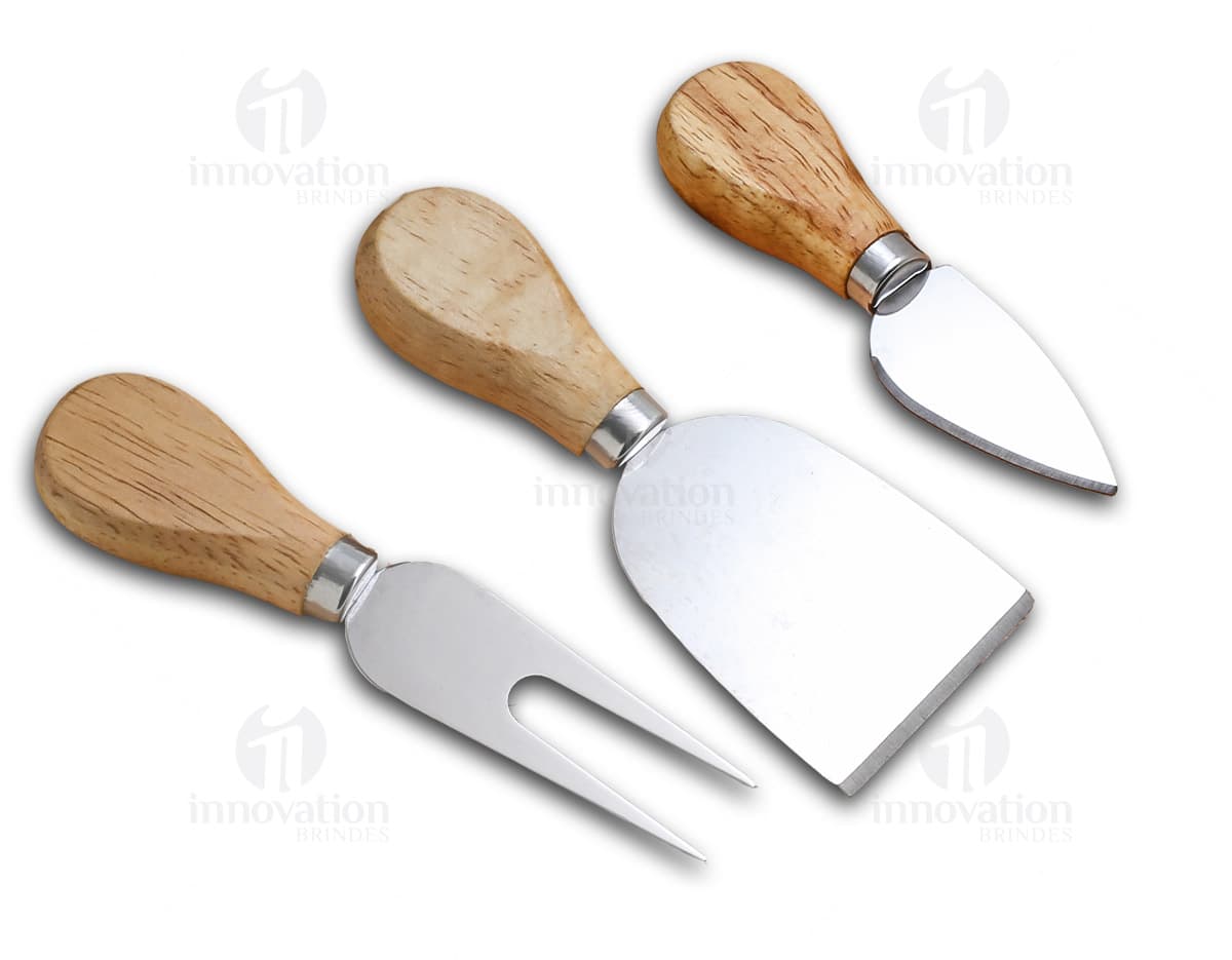Tabua de Queijo em Madeira com design elegante e rustico. Tabua de Queijo em Madeira com design elegante e rustico.