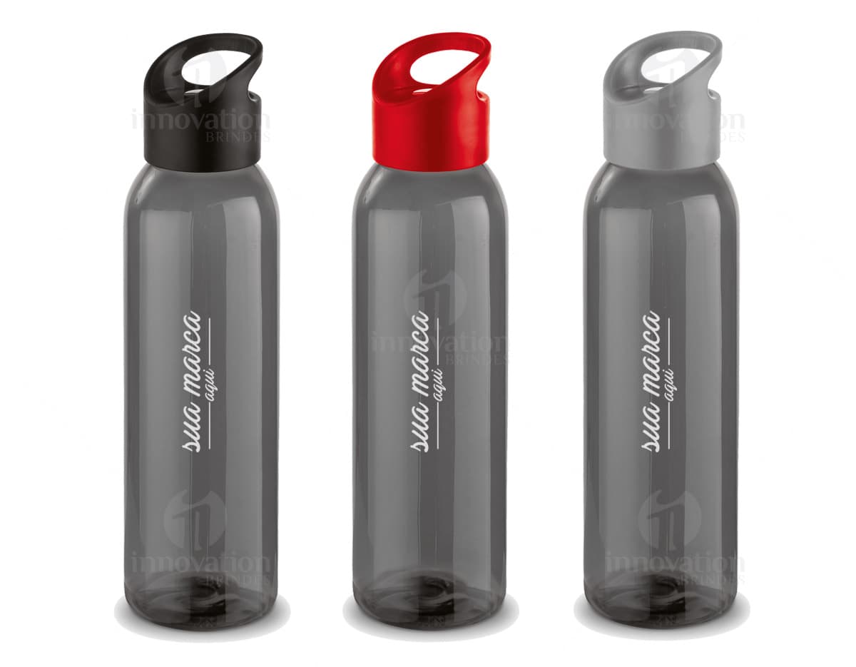 Kit com 6 porta copos em cores variadas sendo utilizados em uma mesa. Kit com 6 porta copos em cores variadas sendo utilizados em uma mesa.