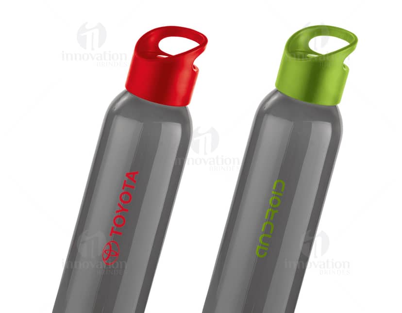 Squeeze plástico 600 ml: produto leve e prático.