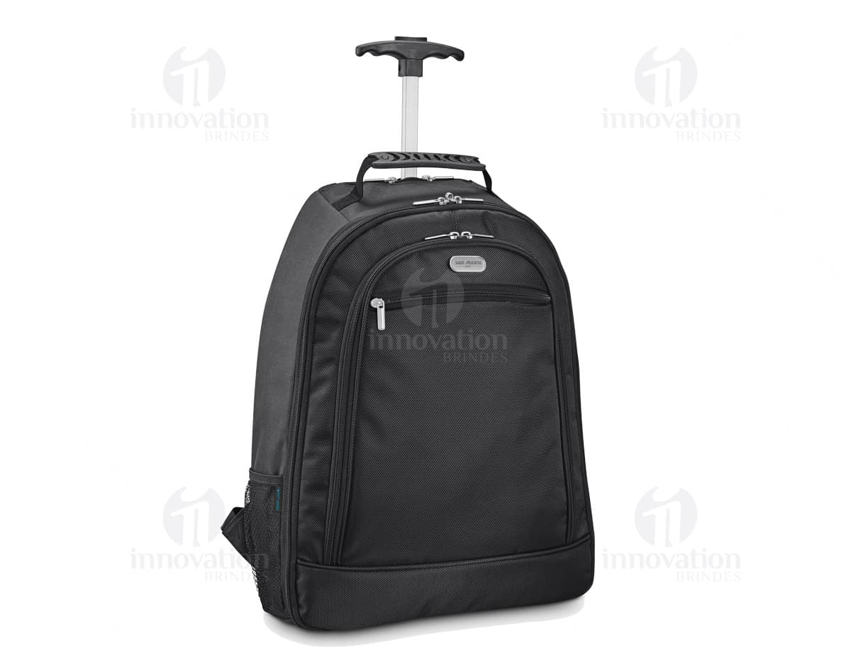 Seis porta copos redondos de madeira, empilhados e organizados em um suporte preto. Seis porta copos redondos de madeira, empilhados e organizados em um suporte preto.