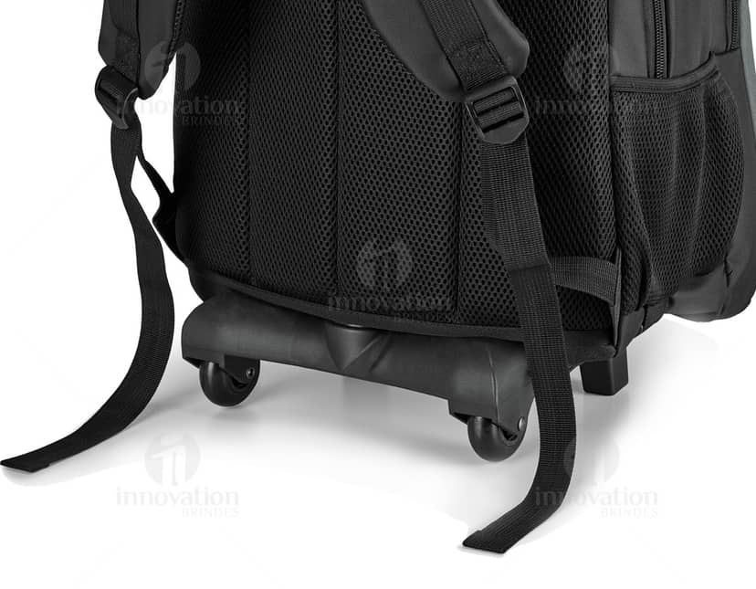 Kit com 6 porta copos em formato de mandalas coloridas sobre uma mesa de madeira.