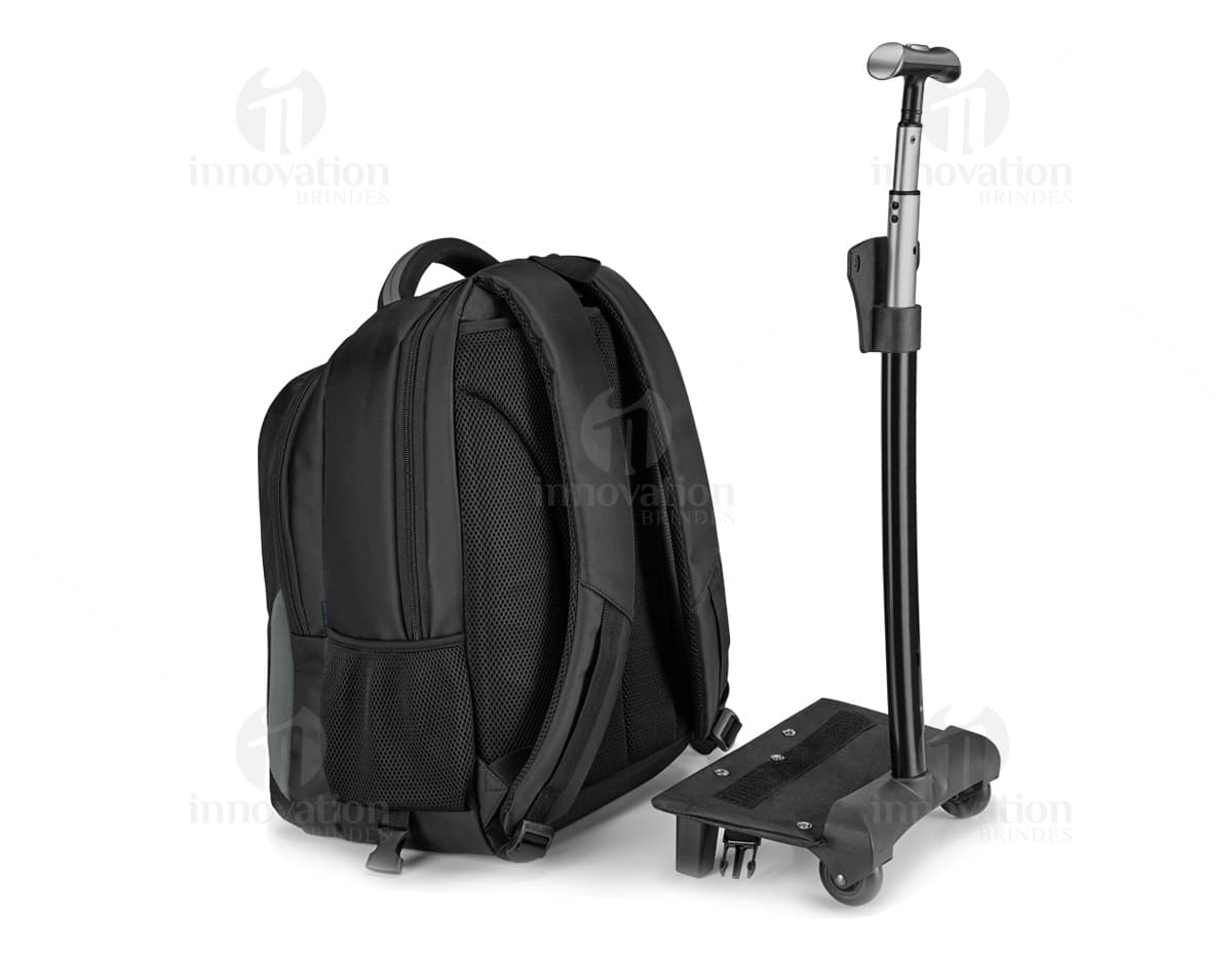 Kit com 6 porta copos em cores diferentes, sendo 2 azuis, 2 vermelhos e 2 verdes, feitos de material resistente e com acabamento brilhante. Kit com 6 porta copos em cores diferentes, sendo 2 azuis, 2 vermelhos e 2 verdes, feitos de material resistente e com acabamento brilhante.