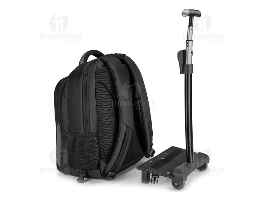 Kit com 6 porta copos em cores diferentes, sendo 2 azuis, 2 vermelhos e 2 verdes, feitos de material resistente e com acabamento brilhante.