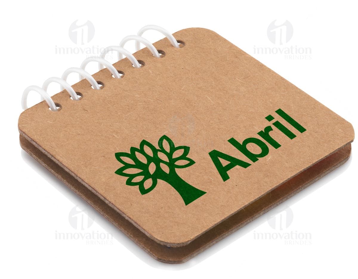 Bloco de anotações de papel kraft com capa marrom texturizada e borda envelhecida. O interior está em branco, pronto para receber mensagens e lembretes. O design vintage e grunge dá um toque retrô ao caderno. Ideal para uso no escritório, em casa ou na escola. Bloco de anotações de papel kraft com capa marrom texturizada e borda envelhecida. O interior está em branco, pronto para receber mensagens e lembretes. O design vintage e grunge dá um toque retrô ao caderno. Ideal para uso no escritório, em casa ou na escola.