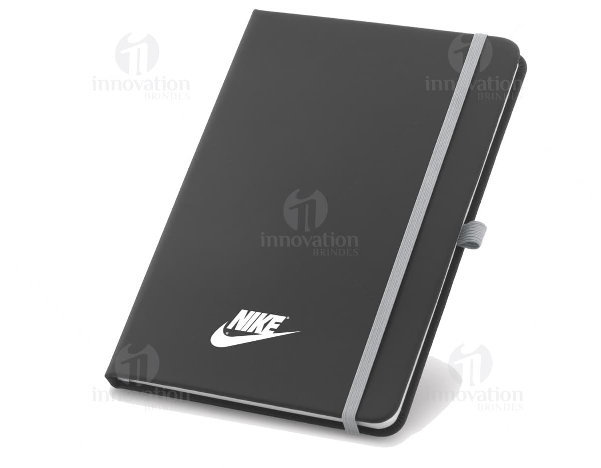 Mochila para Notebook com Saída de Fone, na cor preta, com diversos compartimentos e zíperes. Mochila para Notebook com Saída de Fone, na cor preta, com diversos compartimentos e zíperes.
