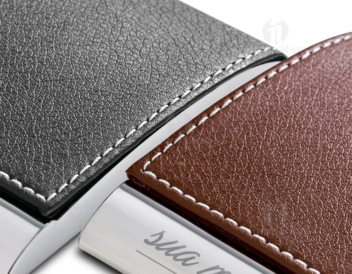 Porta Cartões de Couro - Organize seus cartões com elegância e praticidade! Feito em couro de alta qualidade, este porta cartões é perfeito para manter seus documentos e dinheiro sempre seguros. Ideal para o dia a dia no escritório ou em viagens de negócios. Adquira o seu agora e garanta mais organização e estilo para sua rotina. Porta Cartões de Couro - Organize seus cartões com elegância e praticidade! Feito em couro de alta qualidade, este porta cartões é perfeito para manter seus documentos e dinheiro sempre seguros. Ideal para o dia a dia no escritório ou em viagens de negócios. Adquira o seu agora e garanta mais organização e estilo para sua rotina.