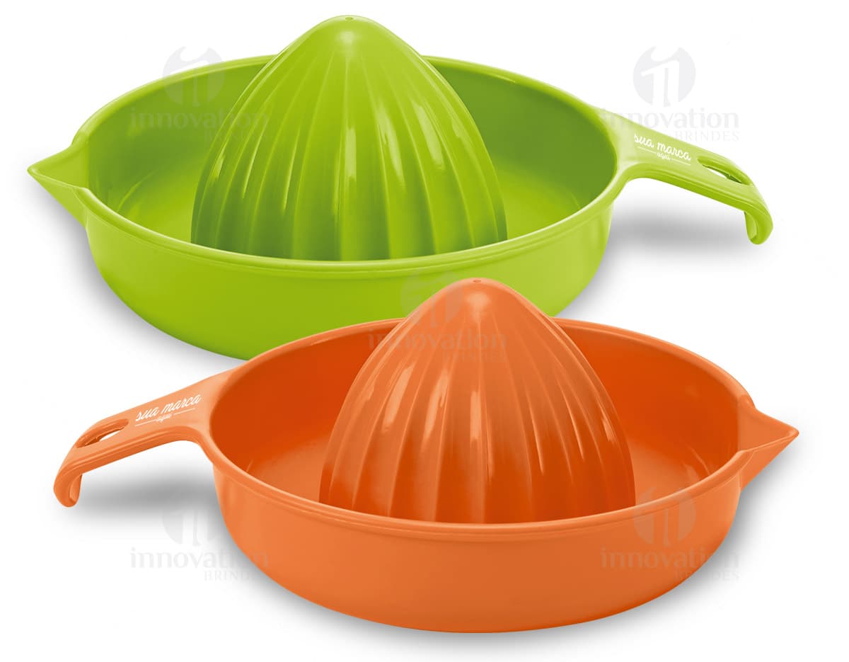 Kit com 6 porta copos em formato redondo, feitos de borracha antiderrapante nas cores azul, verde, laranja, amarelo, vermelho e roxo. Kit com 6 porta copos em formato redondo, feitos de borracha antiderrapante nas cores azul, verde, laranja, amarelo, vermelho e roxo.