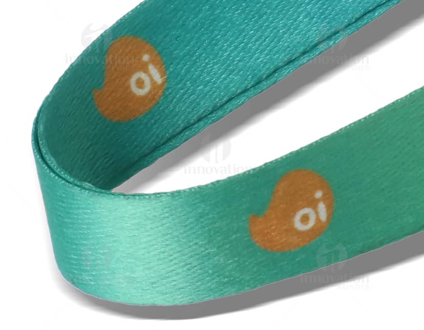 Cordão para crachá com argola, medindo 85 cm de comprimento e 2 cm de largura.