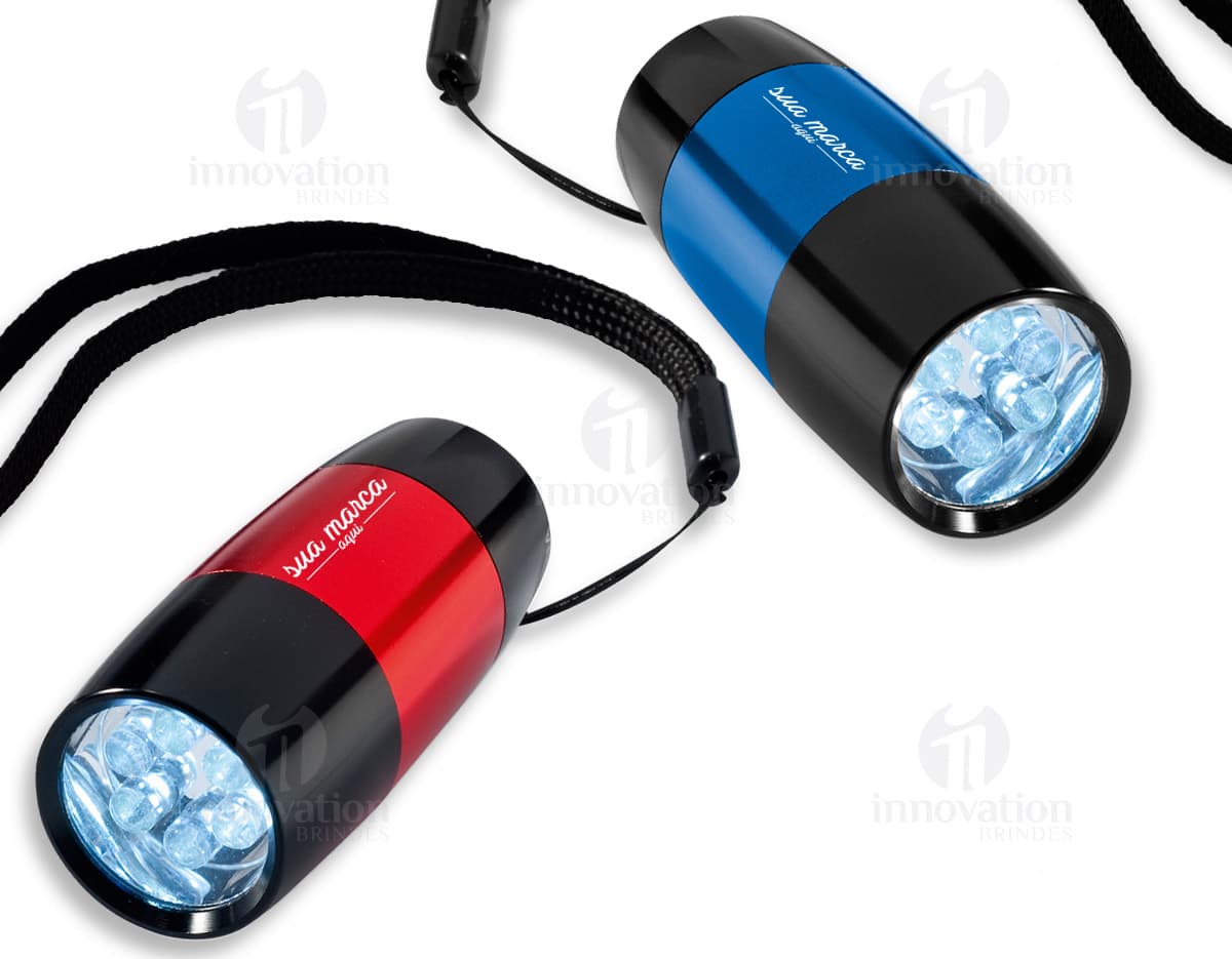 Lanterna de alumínio com 6 LEDs brilhantes. Lanterna de alumínio com 6 LEDs brilhantes.