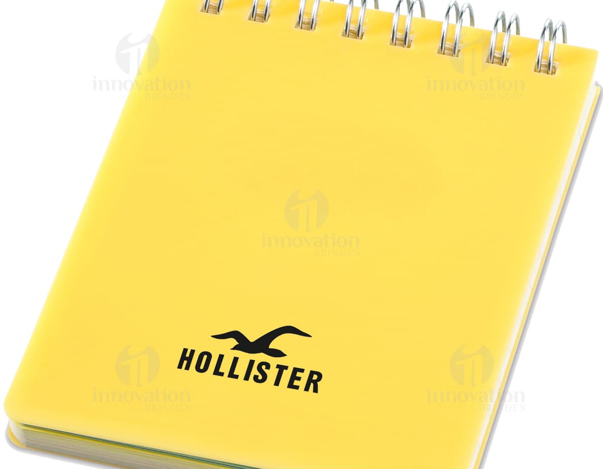 Bloco de anotações 21,4 x 14,7 cm em amarelo e rosa, com capa de plástico, páginas em branco e textura de papel. Ideal para organização de informações, lembretes e mensagens no ambiente de trabalho ou estudo. Bloco de anotações 21,4 x 14,7 cm em amarelo e rosa, com capa de plástico, páginas em branco e textura de papel. Ideal para organização de informações, lembretes e mensagens no ambiente de trabalho ou estudo.