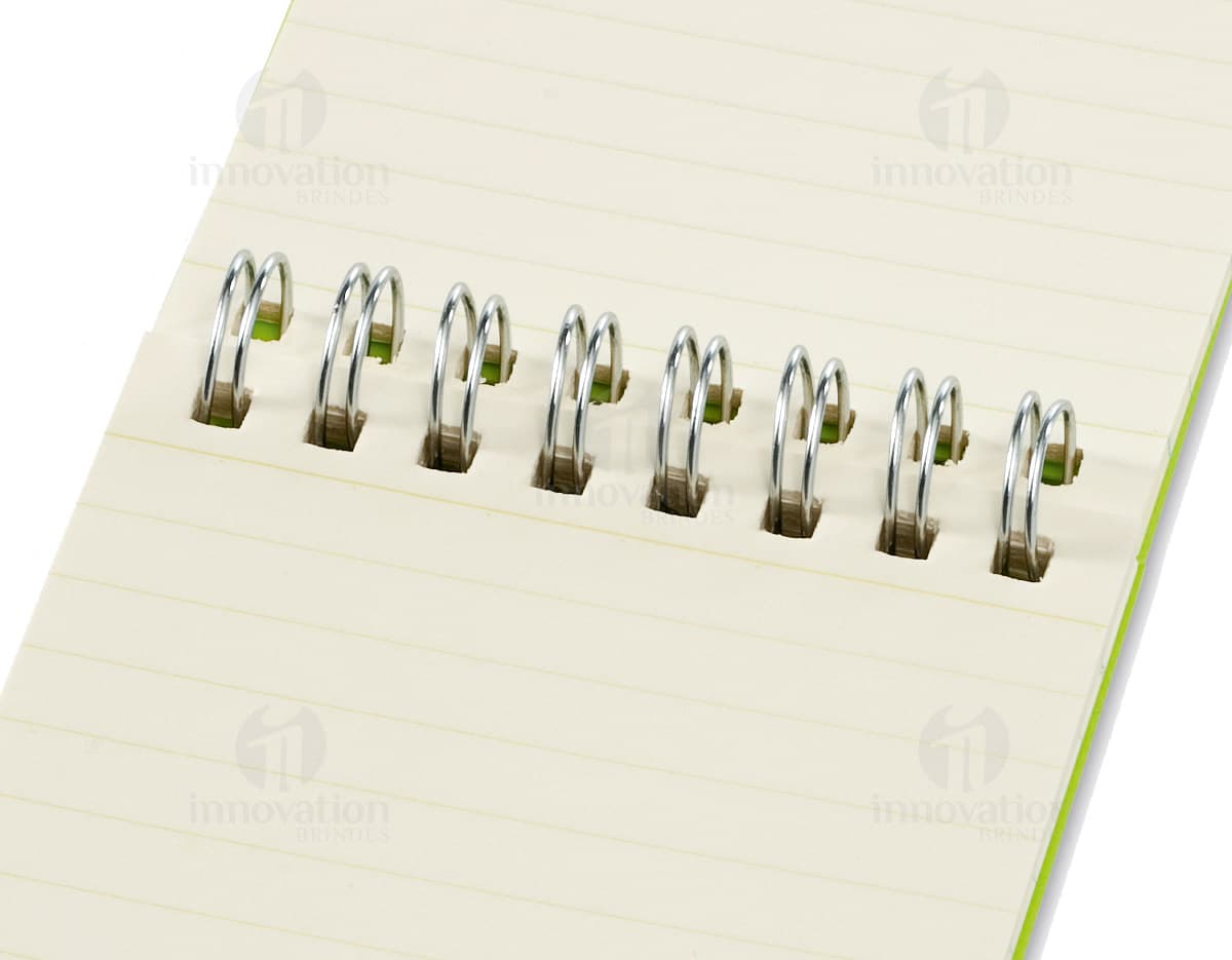 Caderno pautado creme com 40 folhas Caderno pautado creme com 40 folhas