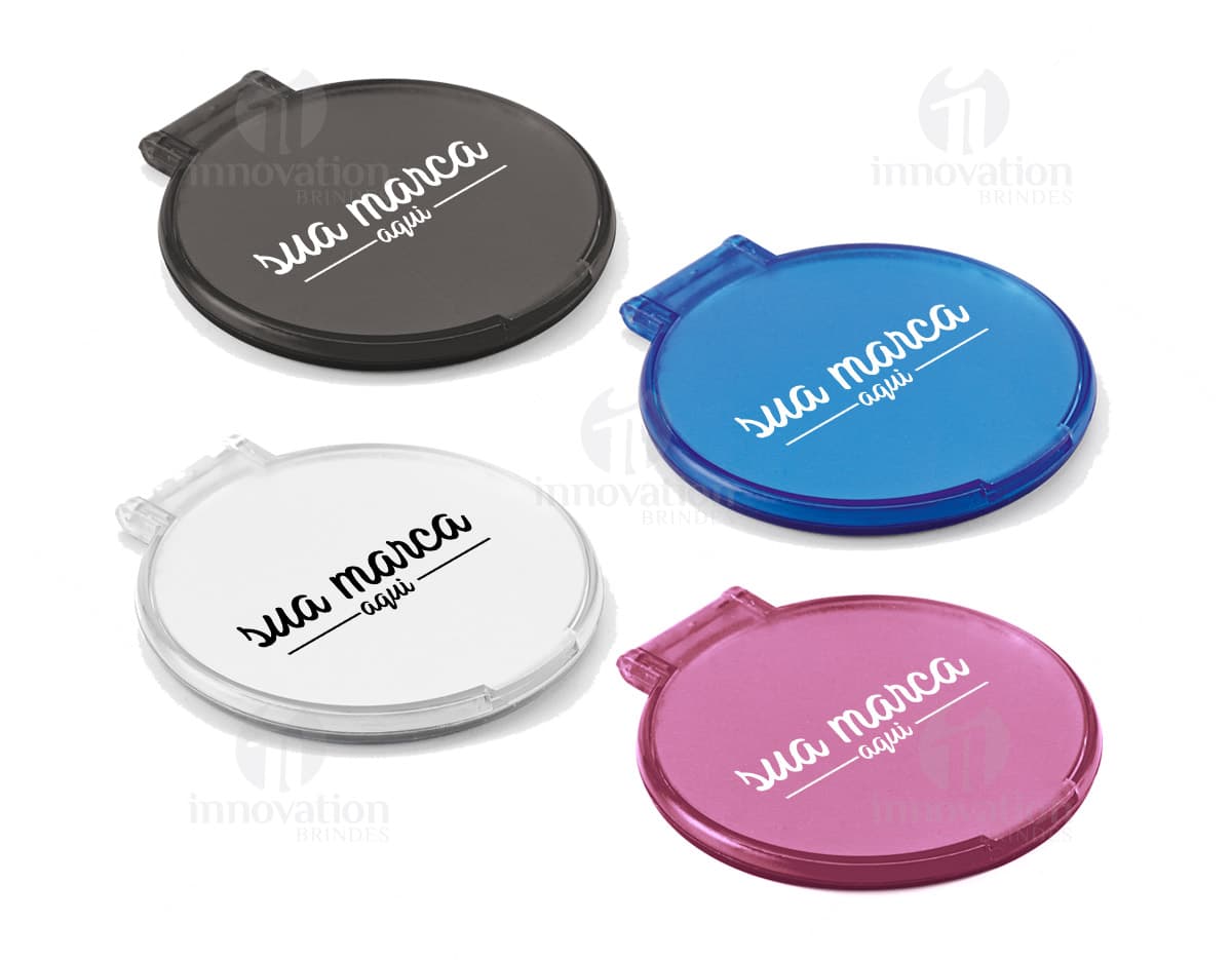 Kit com 6 porta copos em formato quadrado, feitos de bambu e com estampas coloridas de animais marinhos. Kit com 6 porta copos em formato quadrado, feitos de bambu e com estampas coloridas de animais marinhos.