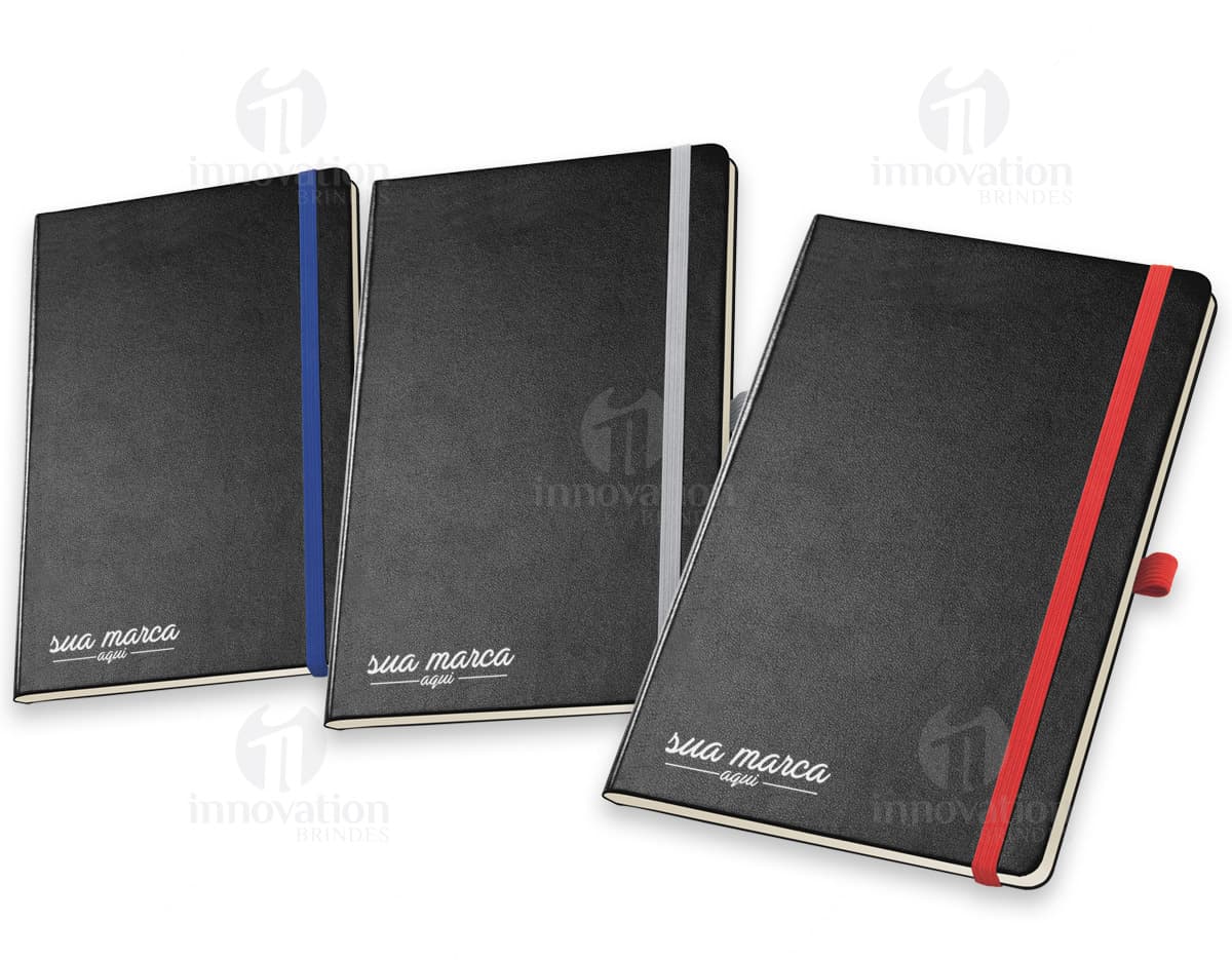 Caderno B5 Plástico 26x19 preto com elástico. Caderno B5 Plástico 26x19 preto com elástico.