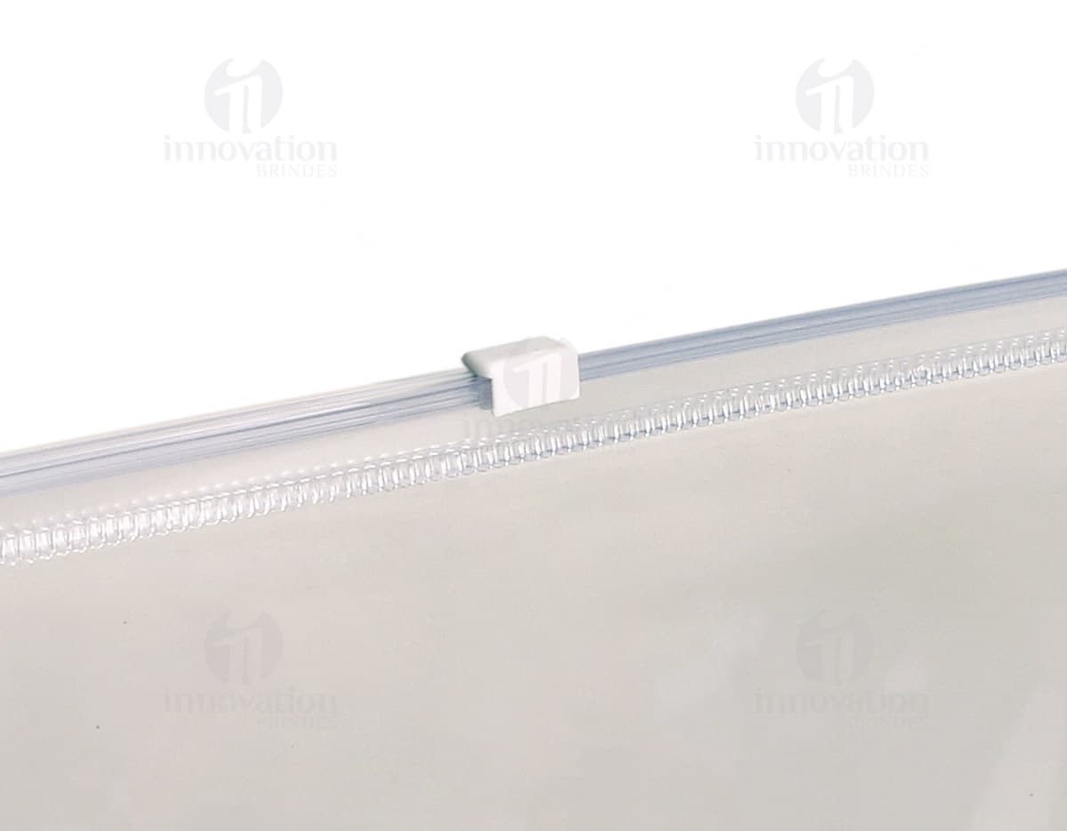 Produto: Pasta em PVC com zíper 37x27 cm. de cor neutra Produto: Pasta em PVC com zíper 37x27 cm. de cor neutra