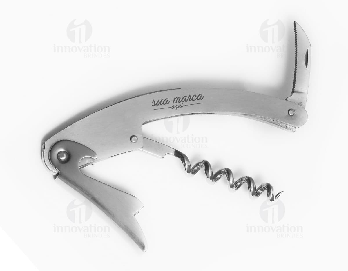 Caneta esferográfica de metal com tampa. Caneta esferográfica de metal com tampa.