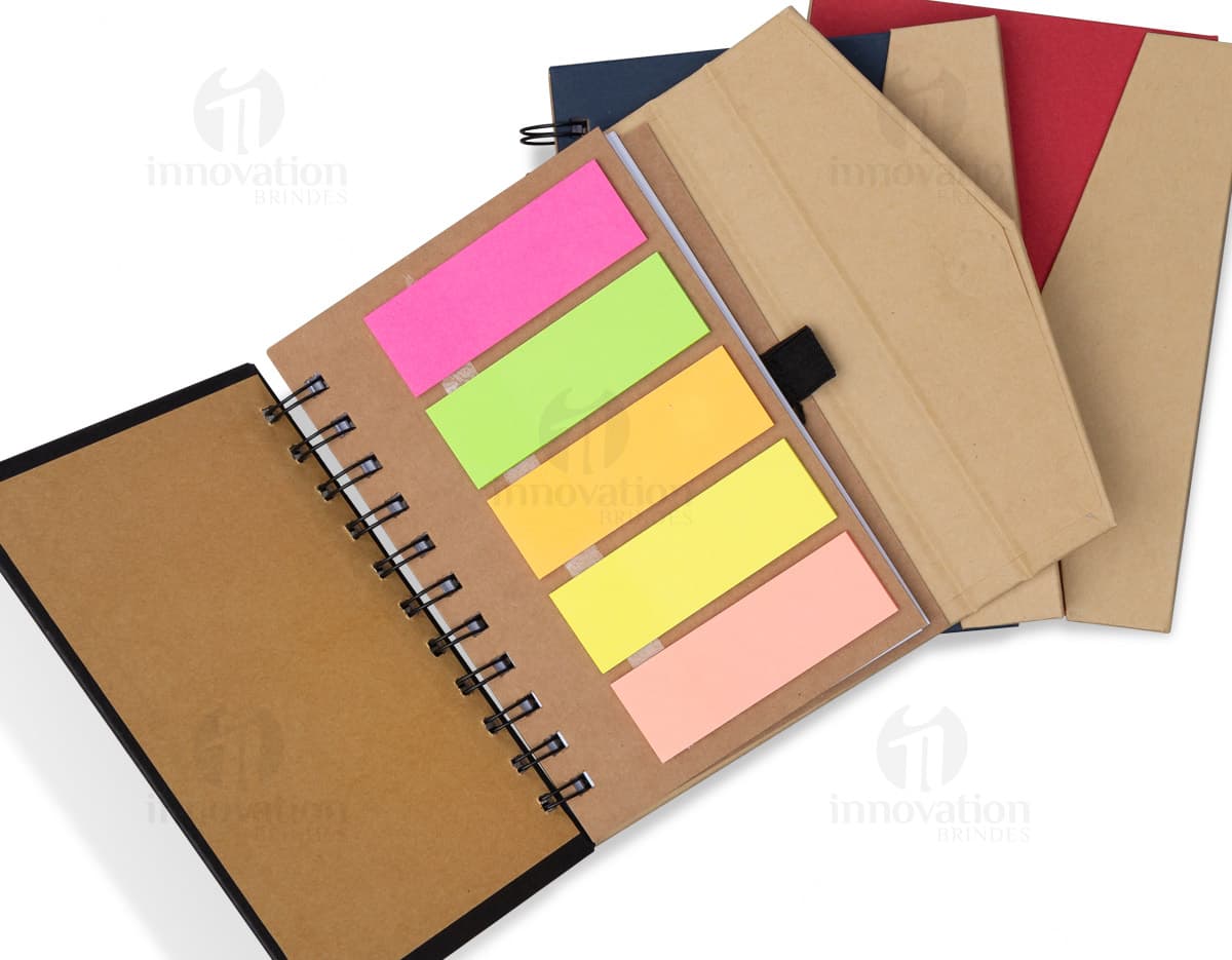 Kit com 6 porta copos em formato redondo, feitos de madeira com estampa colorida de frutas tropicais. Kit com 6 porta copos em formato redondo, feitos de madeira com estampa colorida de frutas tropicais.