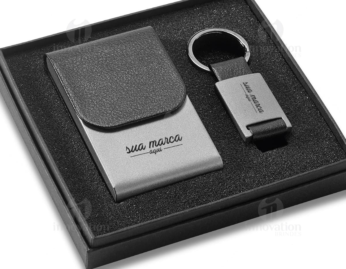Kit com 6 porta copos em formato circular, feitos de cortiça. Cada porta copo possui uma estampa diferente de pássaros coloridos. Kit com 6 porta copos em formato circular, feitos de cortiça. Cada porta copo possui uma estampa diferente de pássaros coloridos.