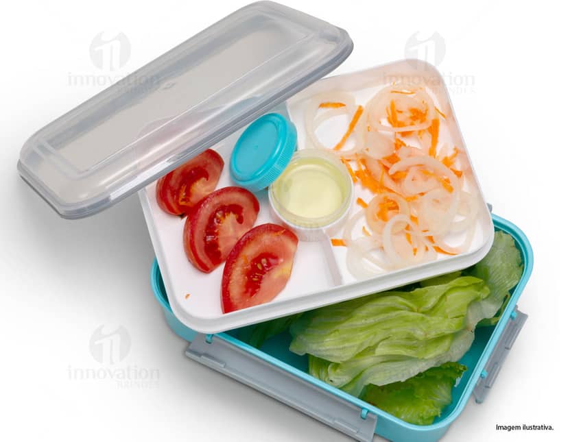 Marmita plástica em compartimentos destacando-se por sua praticidade e organização.