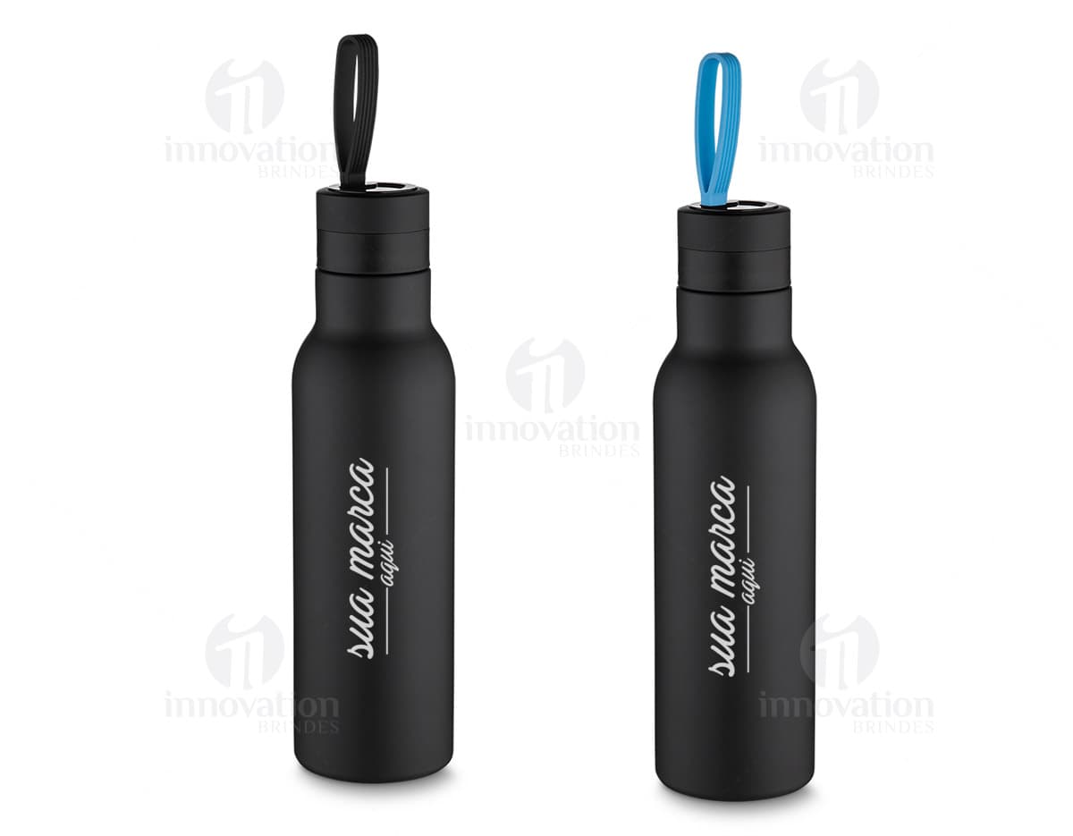 Squeeze de metal 500 ml na cor preta com tampa rosqueável e detalhes em cinza. Squeeze de metal 500 ml na cor preta com tampa rosqueável e detalhes em cinza.