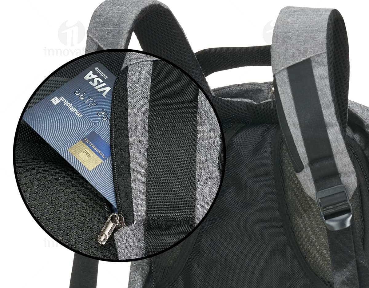 Mochila anti furto de cor preta com diversos compartimentos e fechos ocultos. Mochila anti furto de cor preta com diversos compartimentos e fechos ocultos.