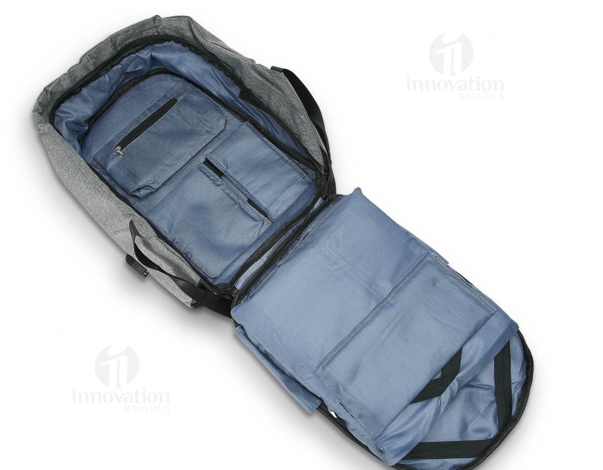 Mochila anti furto em cor preta, com zíperes escondidos e compartimento para laptop. Mochila anti furto em cor preta, com zíperes escondidos e compartimento para laptop.