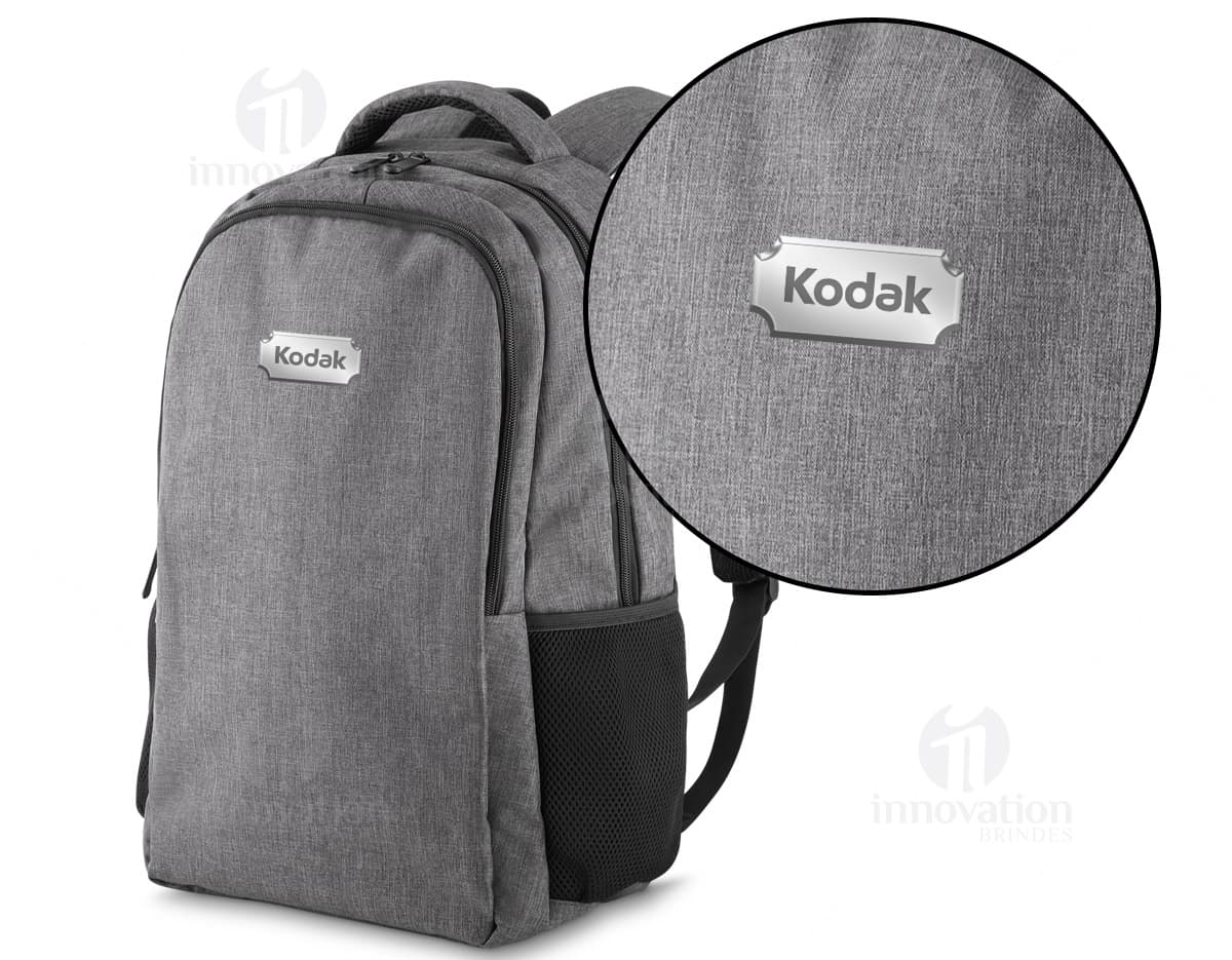 Kit com 6 porta copos de diferentes cores e estampas. Os porta copos são feitos de material resistente e possuem uma base antiderrapante. Kit com 6 porta copos de diferentes cores e estampas. Os porta copos são feitos de material resistente e possuem uma base antiderrapante.