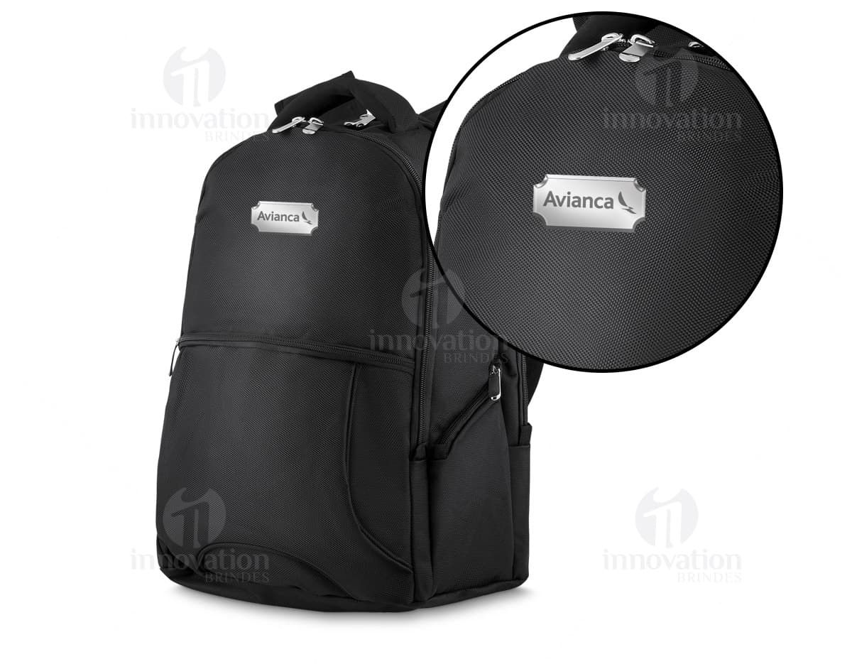 Mochila com rodinhas em cor preta, com várias divisões e bolsos. Ideal para transporte de materiais escolares e objetos pessoais. Mochila com rodinhas em cor preta, com várias divisões e bolsos. Ideal para transporte de materiais escolares e objetos pessoais.