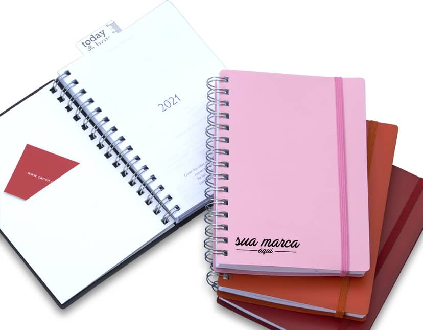 Agenda 2024 vintage retro em pink, ideal para organização no escritório e na escola. Com design criativo e ornamental, perfeita para anotações e lembretes. Adquira já a sua!