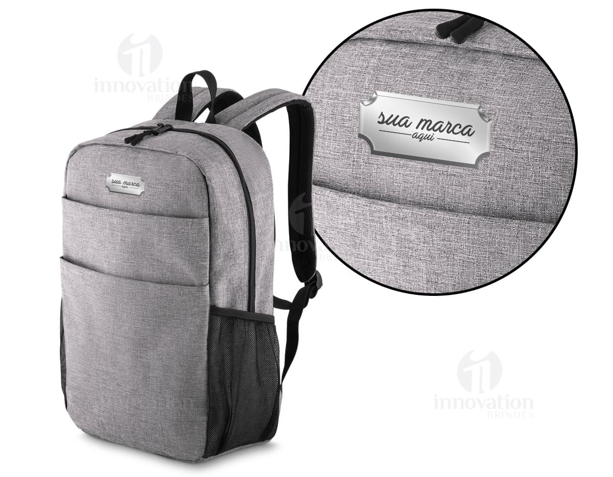 Kit com 6 porta copos em diferentes cores e estampas, feitos em material resistente para proteger superfícies de móveis. Kit com 6 porta copos em diferentes cores e estampas, feitos em material resistente para proteger superfícies de móveis.