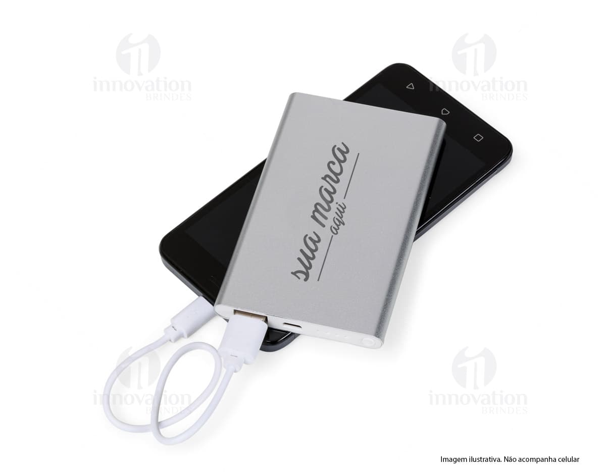 Bateria portátil ABS capacidade 2000mAh em fundo branco. Bateria portátil ABS capacidade 2000mAh em fundo branco.