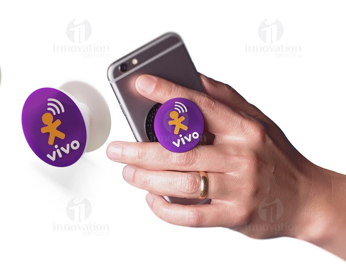 Suporte veicular fabricado em plástico resistente, ideal para manter o celular seguro e apropriado para uso no carro. Suporte veicular fabricado em plástico resistente, ideal para manter o celular seguro e apropriado para uso no carro.