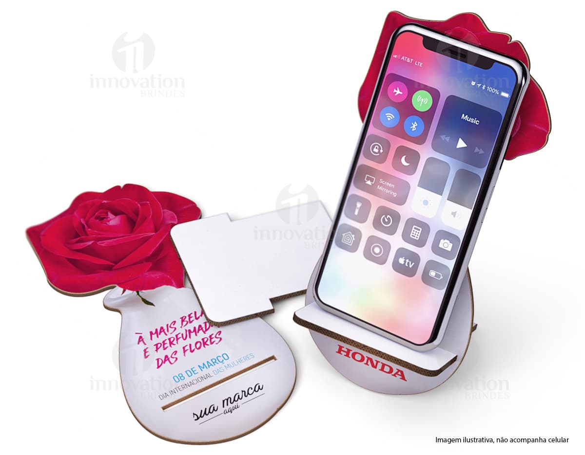 Liquidificador portátil na cor rosa, com design moderno e compacto. Ideal para fazer sucos e vitaminas de forma prática e rápida. Liquidificador portátil na cor rosa, com design moderno e compacto. Ideal para fazer sucos e vitaminas de forma prática e rápida.