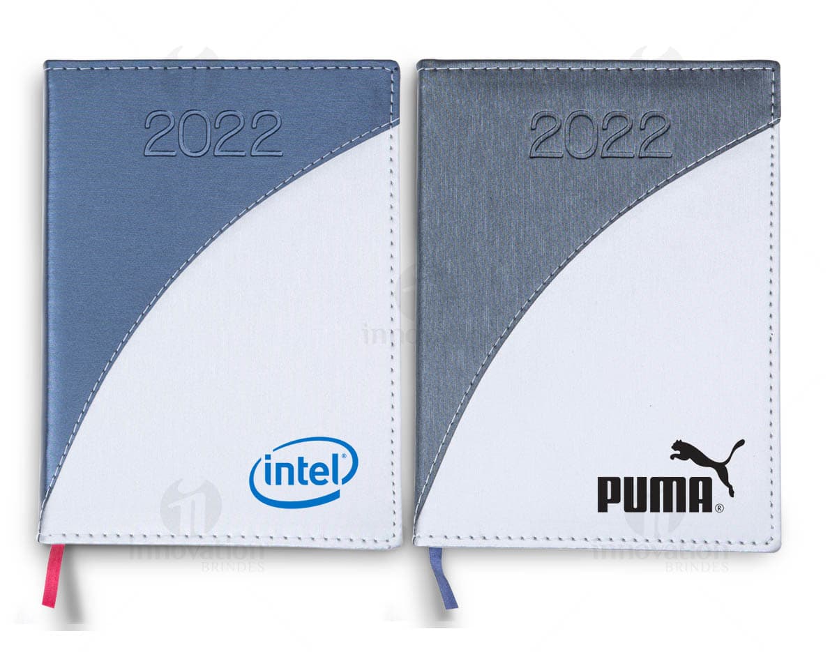 Pen drive retangular de metal com capacidade de 4GB. Pen drive retangular de metal com capacidade de 4GB.