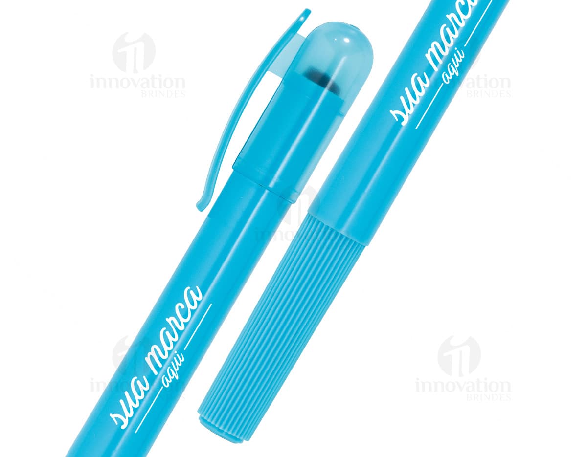 Marca texto em formato de giz de cera com um design colorido e vibrante. O objeto possui uma ponta em forma de pen light e um toque de modernidade, com curvas e ondas em sua textura. As cores são suaves e misturadas de forma artística, criando um efeito fluido e dinâmico. O marca texto combina elementos de uma ferramenta de escrita com um visual artístico, criando uma mistura de criatividade e tecnologia. A imagem transmite a ideia de inovação e originalidade. Marca texto em formato de giz de cera com um design colorido e vibrante. O objeto possui uma ponta em forma de pen light e um toque de modernidade, com curvas e ondas em sua textura. As cores são suaves e misturadas de forma artística, criando um efeito fluido e dinâmico. O marca texto combina elementos de uma ferramenta de escrita com um visual artístico, criando uma mistura de criatividade e tecnologia. A imagem transmite a ideia de inovação e originalidade.