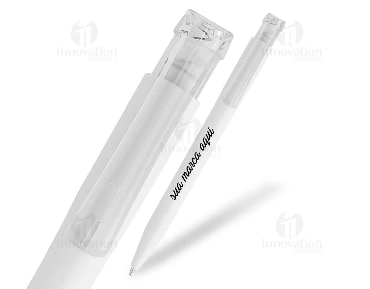 Kit com 6 porta copos em formato quadrado, feitos de madeira com estampas coloridas de diferentes frutas. Kit com 6 porta copos em formato quadrado, feitos de madeira com estampas coloridas de diferentes frutas.