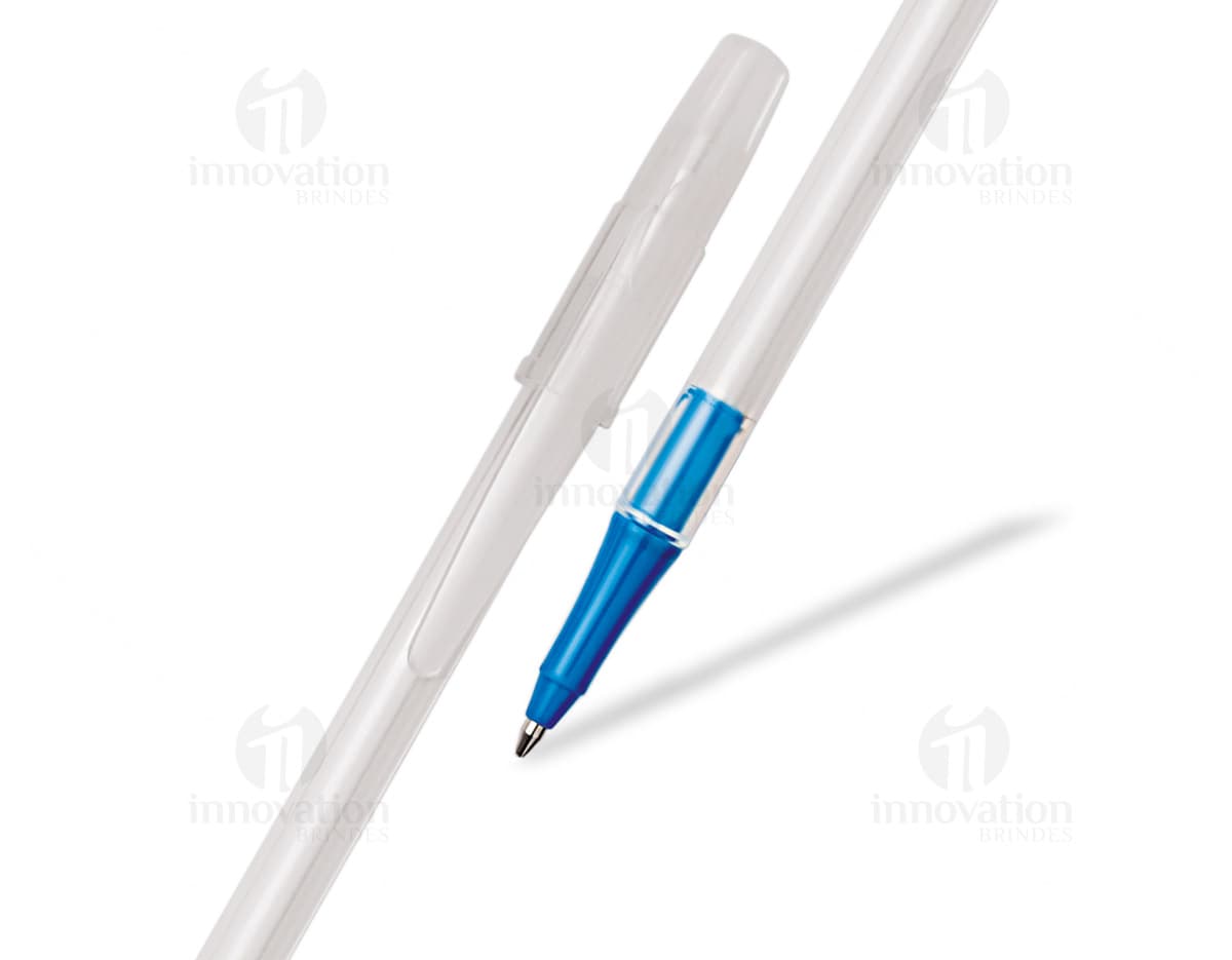 Copo plástico de 550ml com tampa. Copo plástico de 550ml com tampa.