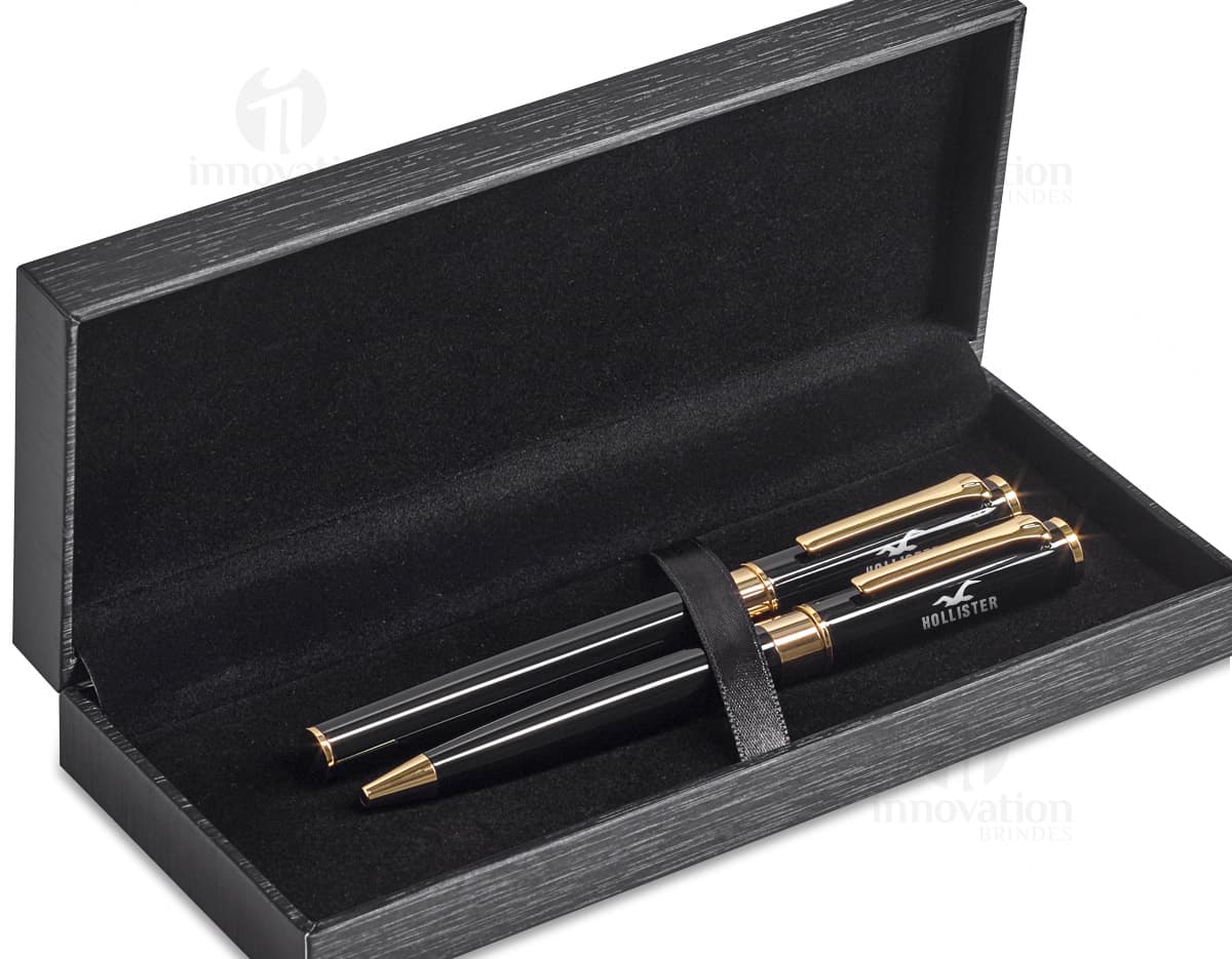 Base de indução para celulares e Apple Watch, permitindo o carregamento sem fio dos dispositivos móveis. Base de indução para celulares e Apple Watch, permitindo o carregamento sem fio dos dispositivos móveis.