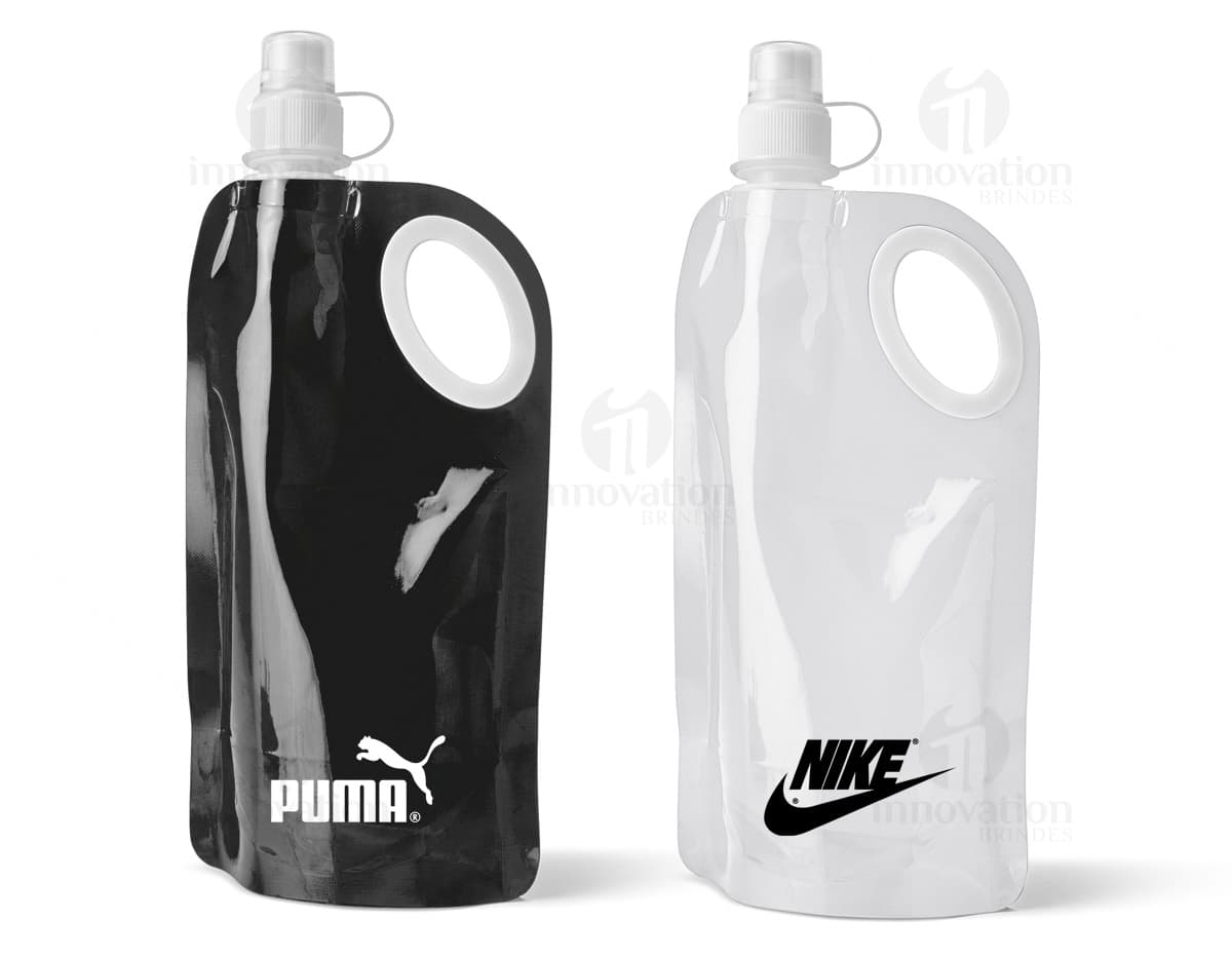 Squeeze plástico dobrável de 770ml em cor verde e tampa rosqueável. Squeeze plástico dobrável de 770ml em cor verde e tampa rosqueável.