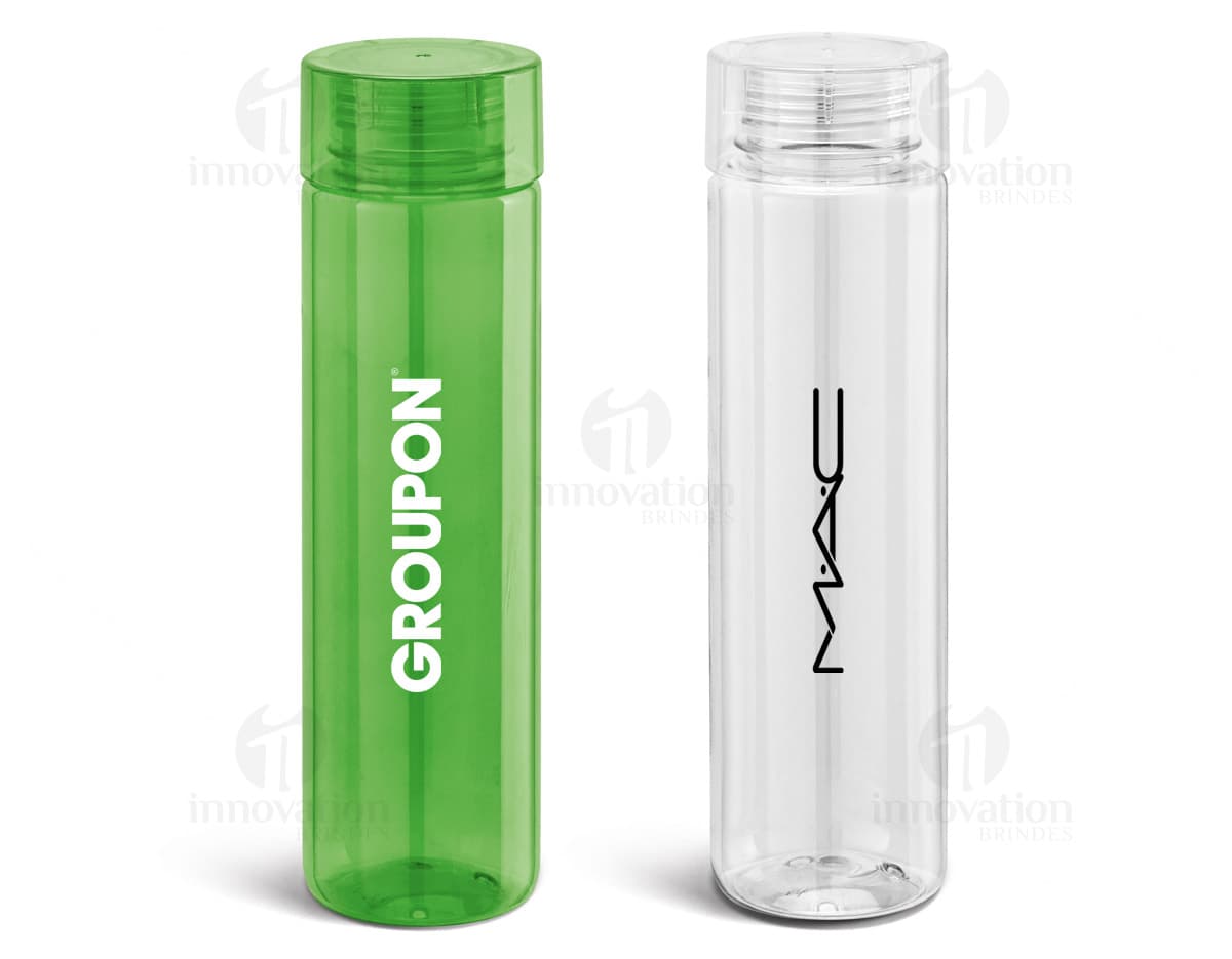 Squeeze plástico dobrável de 770ml em cor azul, com tampa rosqueável e design compacto para fácil transporte. Squeeze plástico dobrável de 770ml em cor azul, com tampa rosqueável e design compacto para fácil transporte.