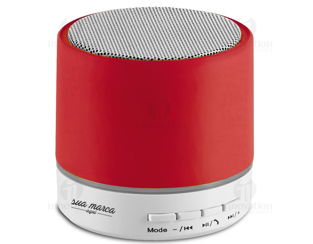 Descrição da imagem: Caixa de som moderna e original, em tom de preto com detalhes em prata e laranja. Possui botões brilhantes e ícones de alto-falante, volume e play. Design high tech, com reflexos em vidro e sombra. Produto de tecnologia de áudio, com elementos de metal e plástico. Descrição da imagem: Caixa de som moderna e original, em tom de preto com detalhes em prata e laranja. Possui botões brilhantes e ícones de alto-falante, volume e play. Design high tech, com reflexos em vidro e sombra. Produto de tecnologia de áudio, com elementos de metal e plástico.