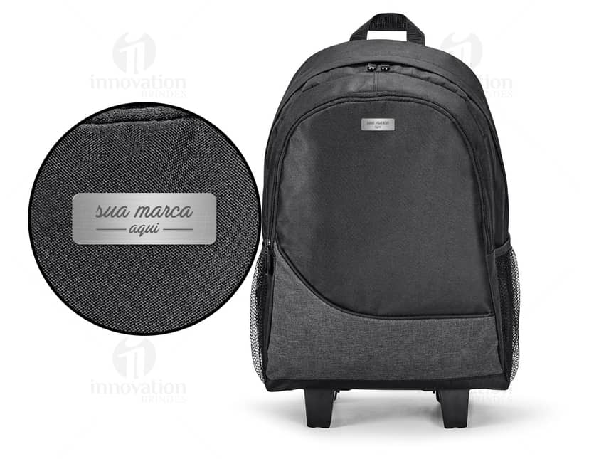 Kit com 6 porta copos em formato quadrado, feitos de madeira e com estampas coloridas de frutas e flores. Cada porta copo possui uma base antiderrapante.