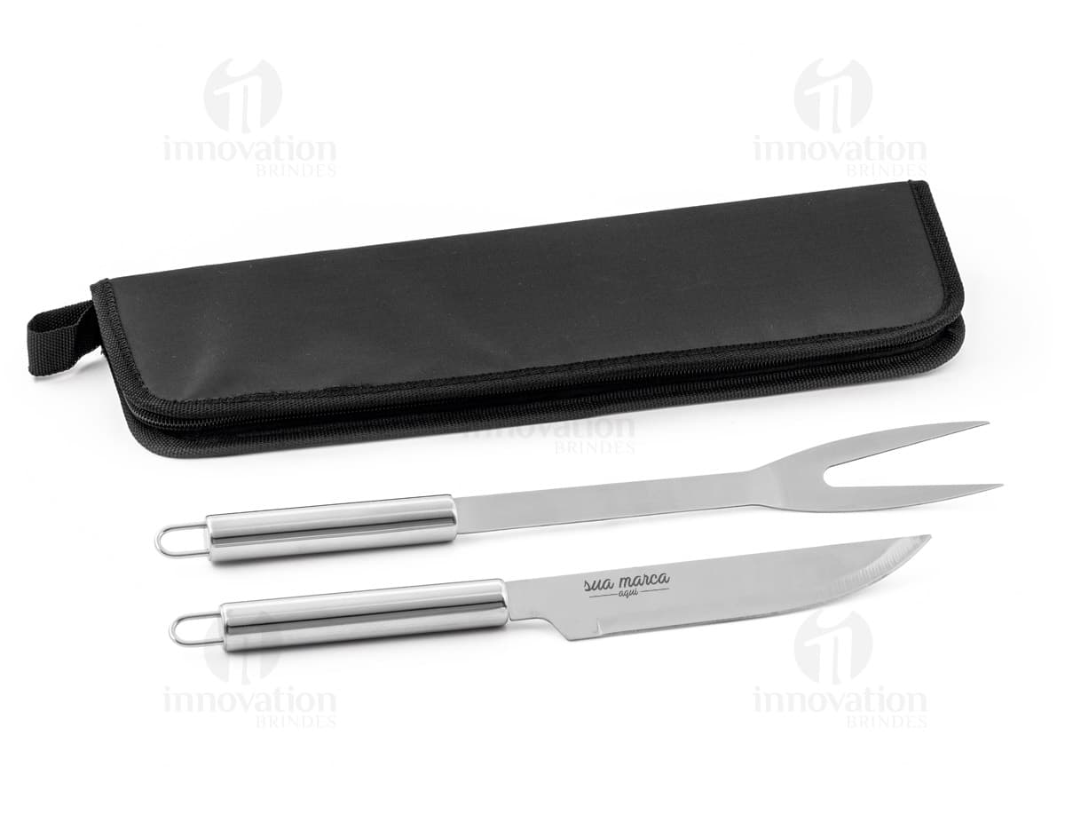 Kit churrasco 2 peças em nylon, contendo uma faca e um garfo com cabos ergonômicos em cores vibrantes. Kit churrasco 2 peças em nylon, contendo uma faca e um garfo com cabos ergonômicos em cores vibrantes.