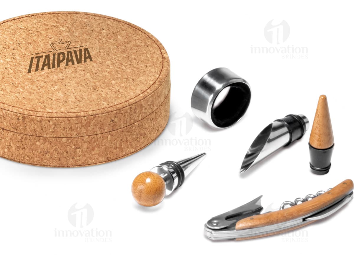 Produto: Kit Vinho em Cortiça com Saca-rolhas. Produto: Kit Vinho em Cortiça com Saca-rolhas.