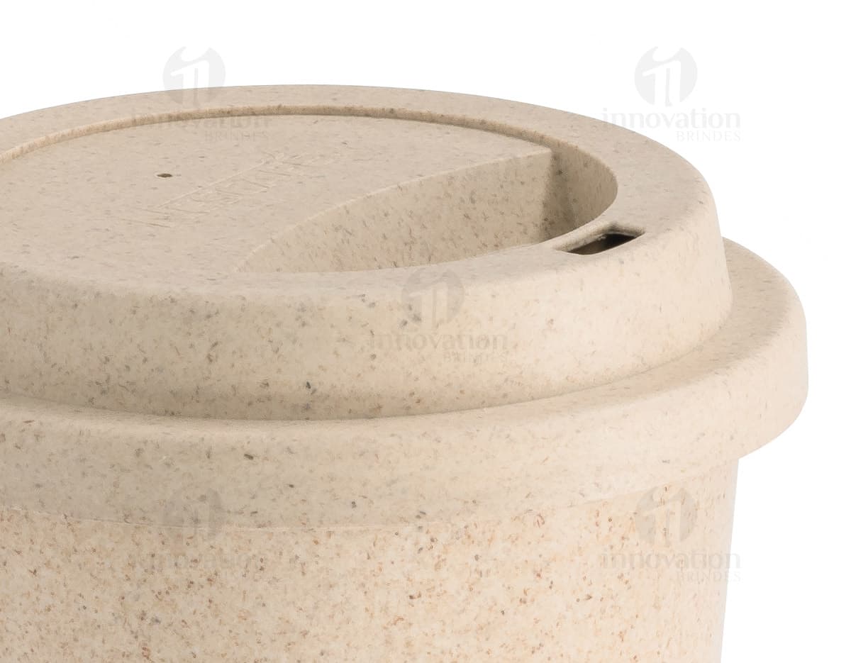 Kit com 6 porta copos em formato redondo e estampas coloridas de frutas e flores. Kit com 6 porta copos em formato redondo e estampas coloridas de frutas e flores.