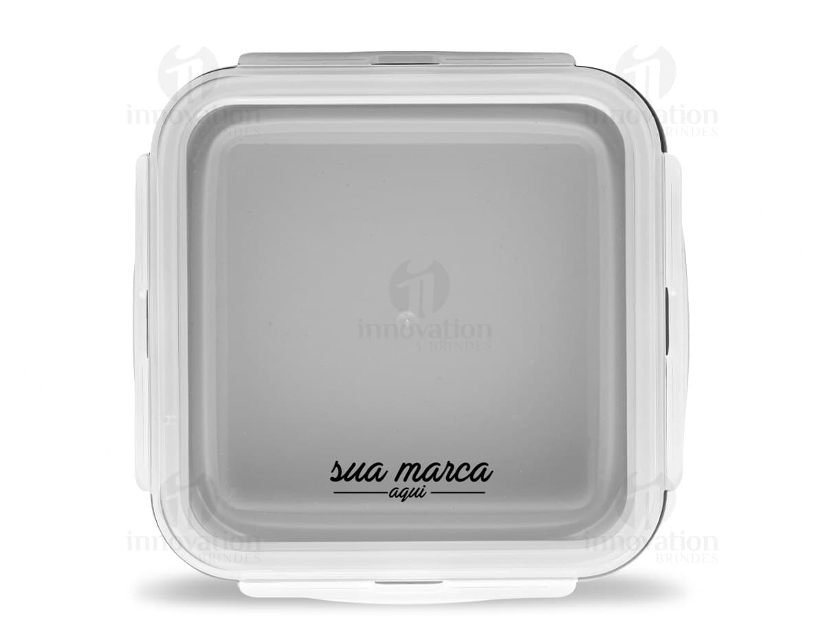 Marmita plástica em compartimentos destacando-se por sua praticidade e organização. Marmita plástica em compartimentos destacando-se por sua praticidade e organização.