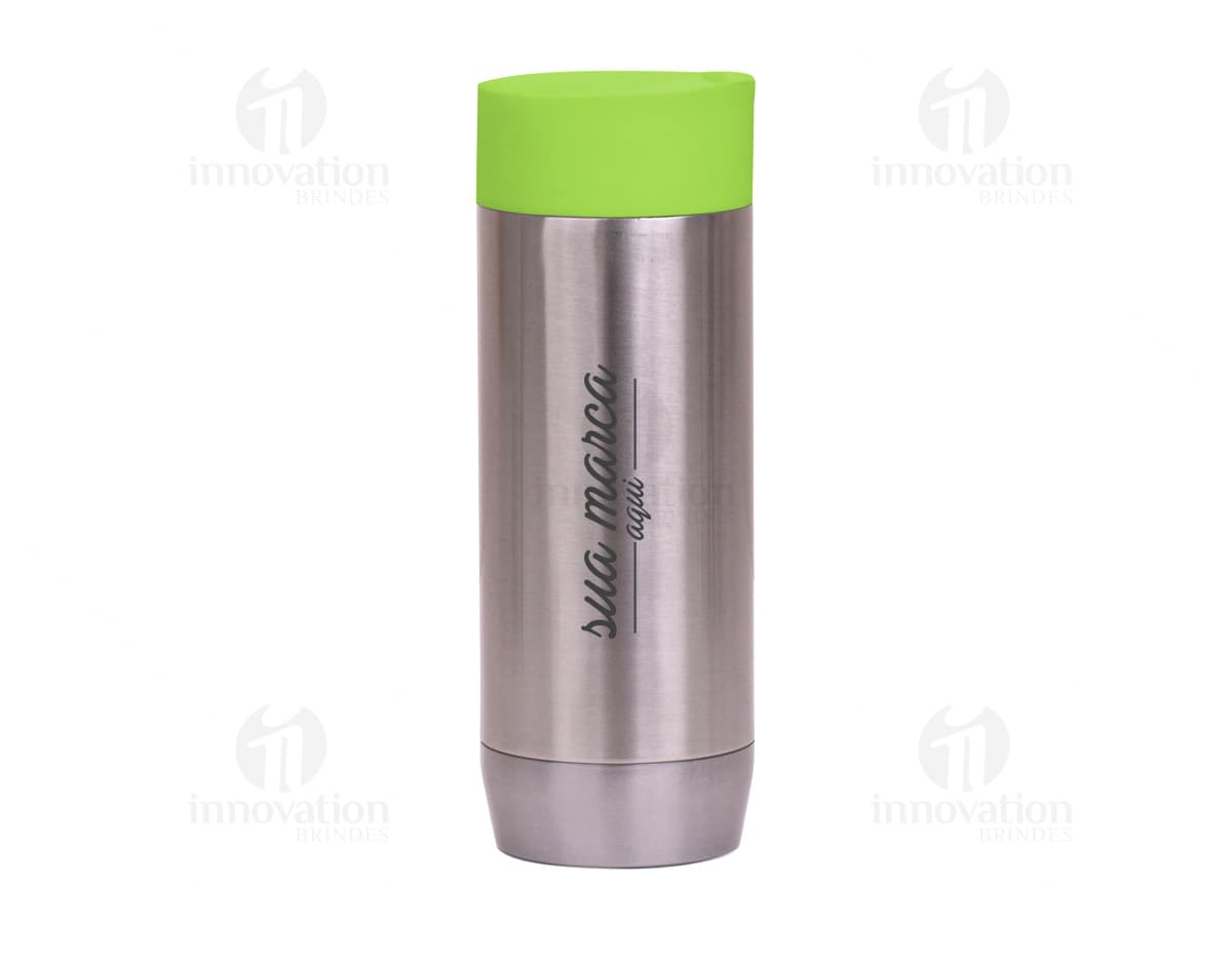 Caneca plástica com interior de inox, capacidade para 450ml, ideal para bebidas quentes como chá e café. Cor preta, com alça e design moderno. Caneca plástica com interior de inox, capacidade para 450ml, ideal para bebidas quentes como chá e café. Cor preta, com alça e design moderno.