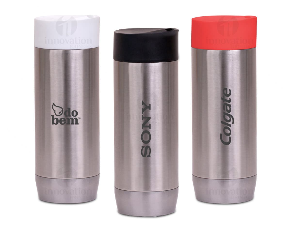 Kit com 6 porta copos em diferentes tons de azul e branco, feitos de cerâmica. Os porta copos possuem desenhos geométricos e são ideais para proteger superfícies de móveis. Kit com 6 porta copos em diferentes tons de azul e branco, feitos de cerâmica. Os porta copos possuem desenhos geométricos e são ideais para proteger superfícies de móveis.
