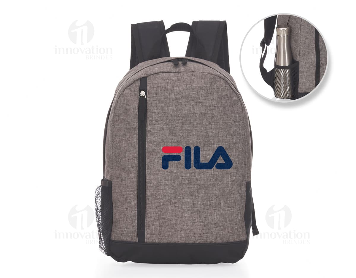 Kit com 6 porta copos de diferentes cores e modelos, sendo alguns lisos e outros estampados com desenhos abstratos. Os porta copos são feitos de material resistente e possuem uma borda elevada para evitar que líquidos escorram. Kit com 6 porta copos de diferentes cores e modelos, sendo alguns lisos e outros estampados com desenhos abstratos. Os porta copos são feitos de material resistente e possuem uma borda elevada para evitar que líquidos escorram.