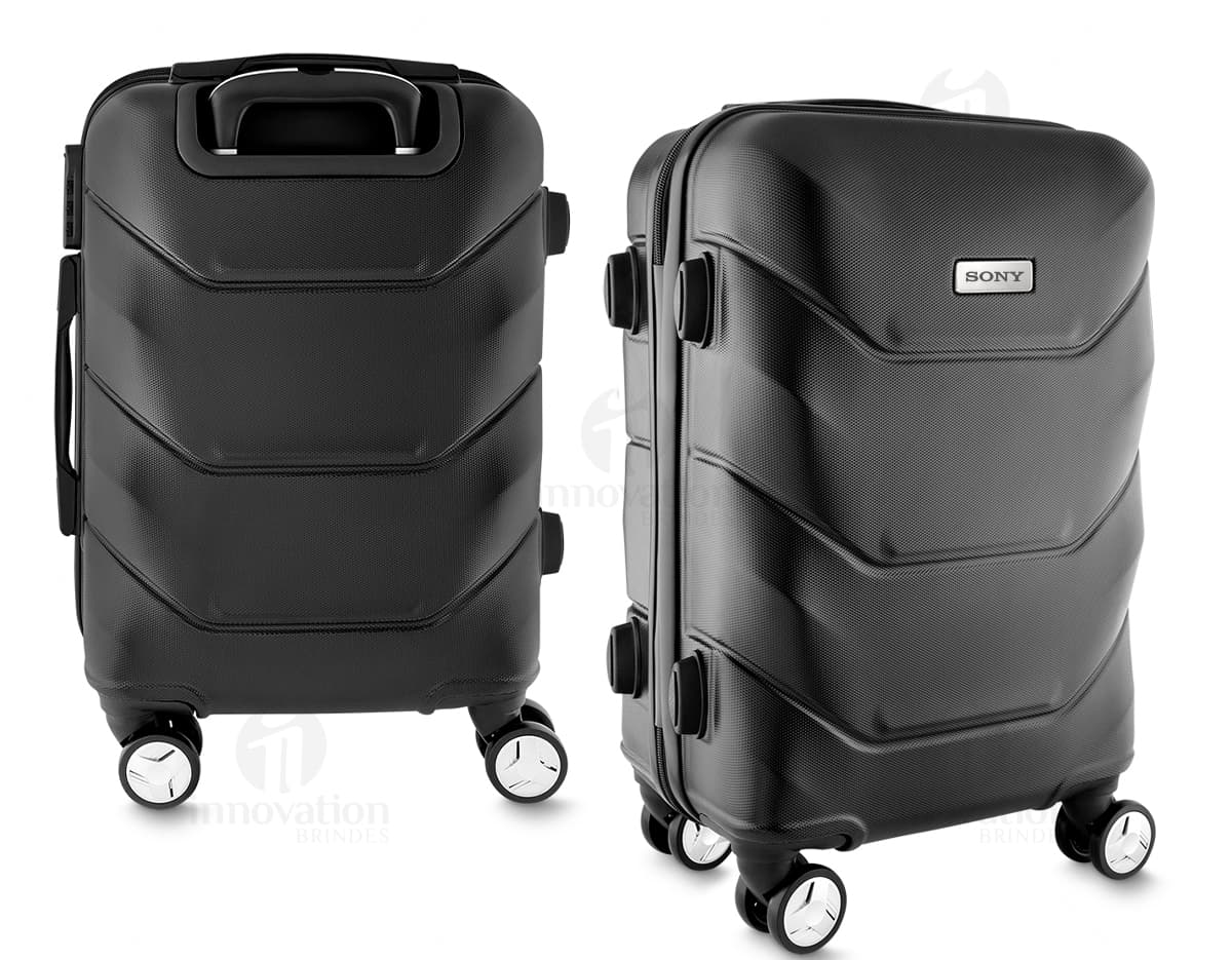 Mala esportiva de poliéster com bolso, ideal para viagens e prática de esportes. Mala esportiva de poliéster com bolso, ideal para viagens e prática de esportes.