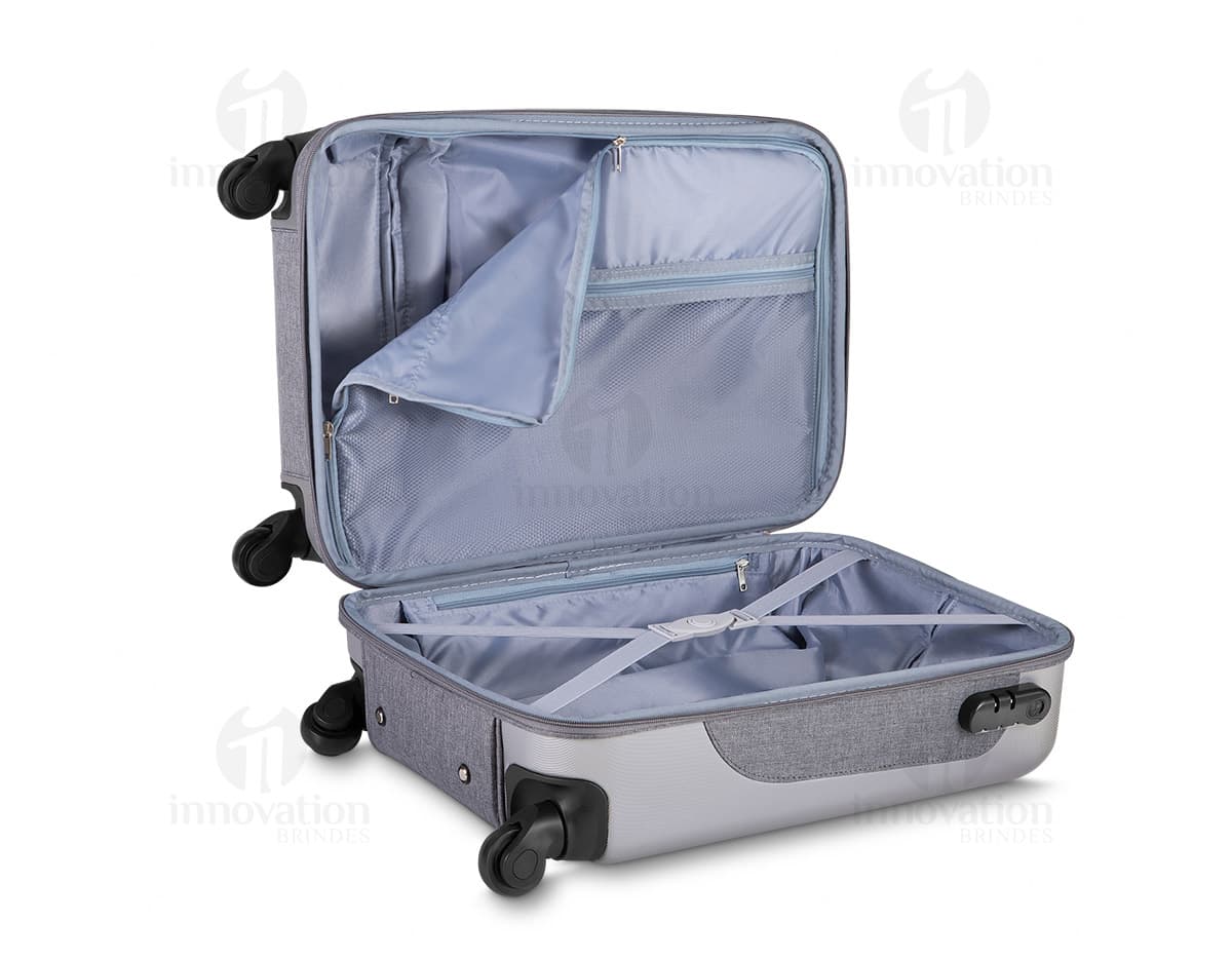 Mala de viagem de couro preto, moderna e espaçosa. Ideal para suas viagens de negócios ou lazer. Com zíper, alça e muito estilo. Aproveite! #maladeviagem #viagemdenegocios #maladecouro Mala de viagem de couro preto, moderna e espaçosa. Ideal para suas viagens de negócios ou lazer. Com zíper, alça e muito estilo. Aproveite! #maladeviagem #viagemdenegocios #maladecouro